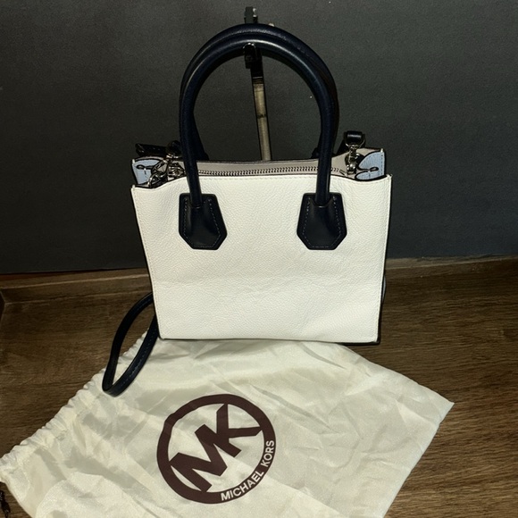 MICHAEL KORS CROSSBODY EUC WITH DUSTBAG - Picture 3 of 8